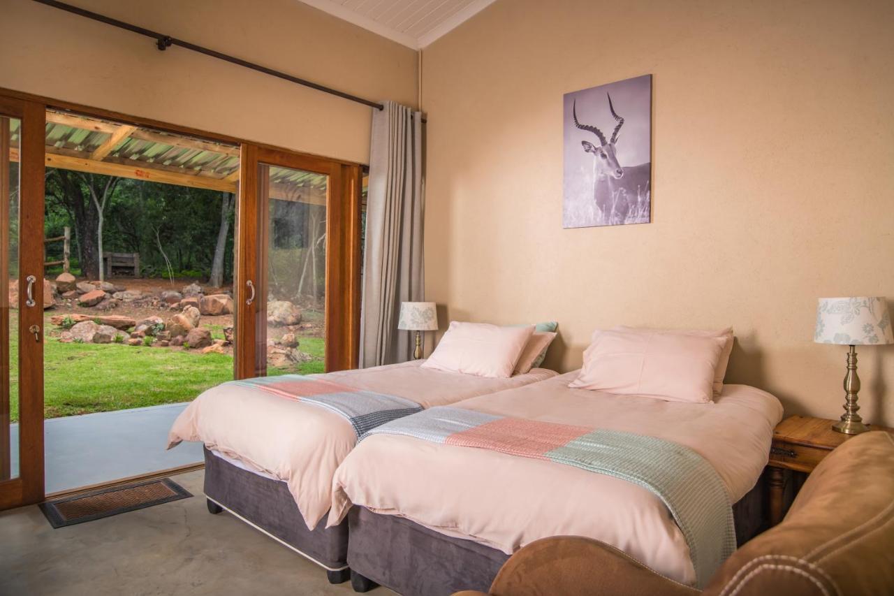 Caracal Lodge Alkmaar Buitenkant foto