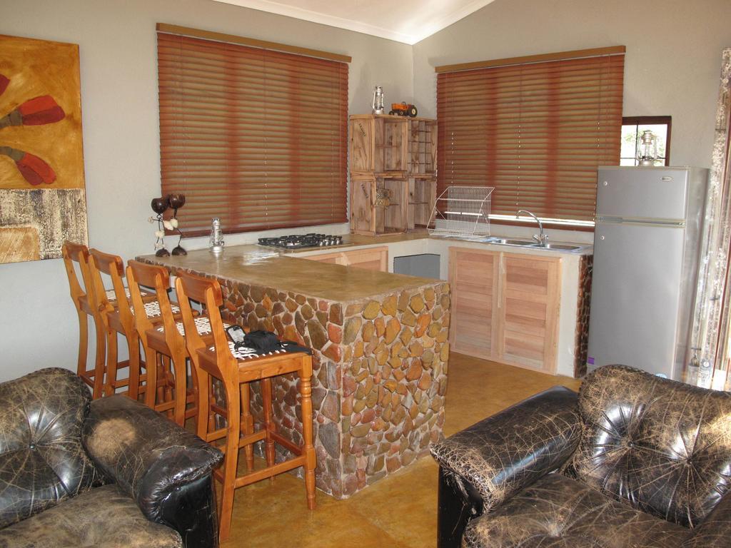 Caracal Lodge Alkmaar Buitenkant foto